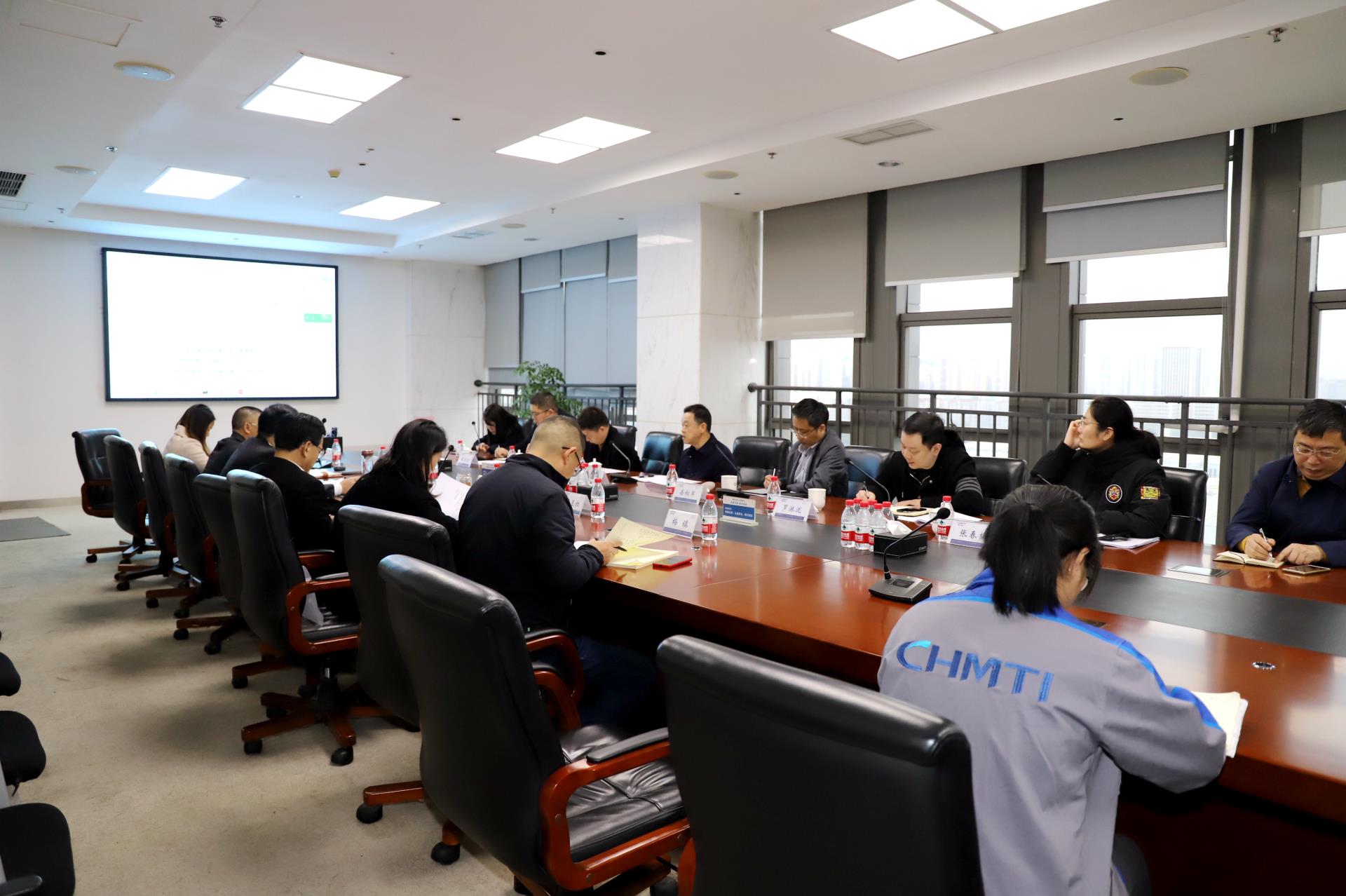 劉永剛到機床.jpg 劉永剛到機床.jpg